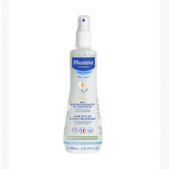 Mustela Eau Rafraichissante et Coiffante Bébé à l'eau de Camomille Bio